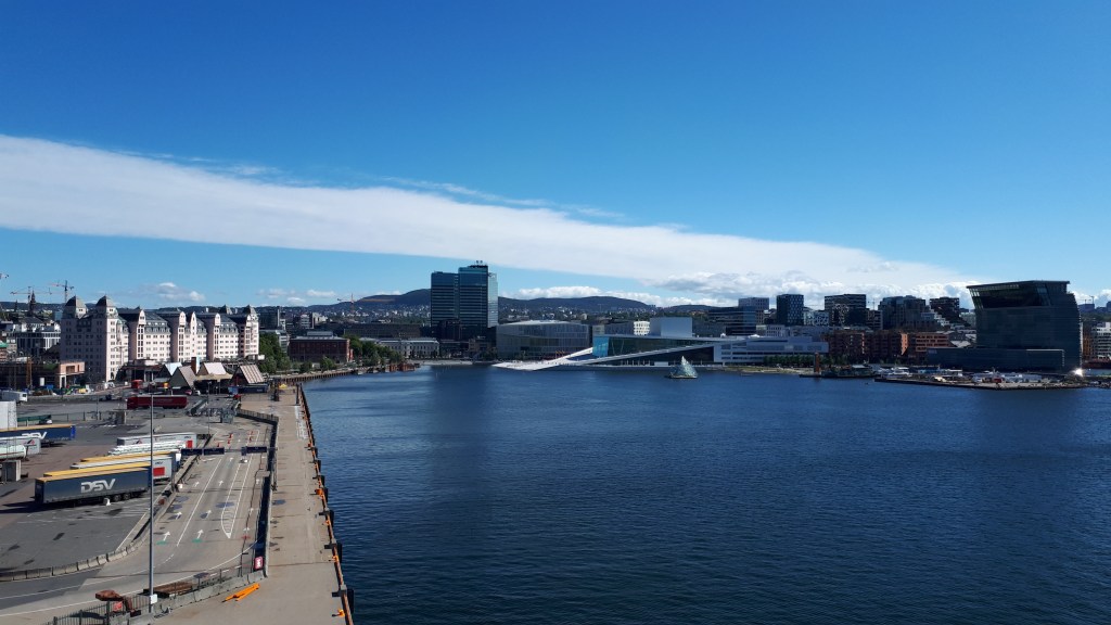 Die Hafeneinfahr von Oslo. Kurz vorm festmachen am Dock.